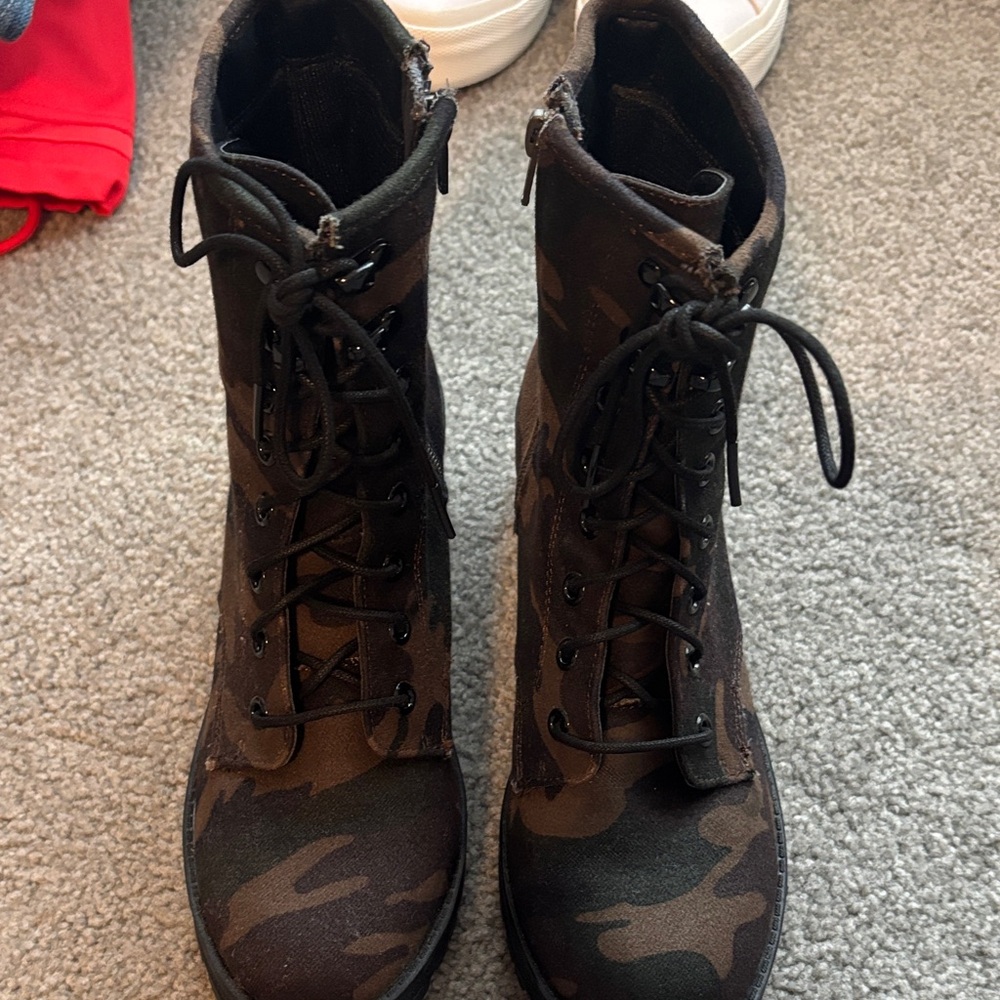 Camouflage Lace-Up Women's Boots